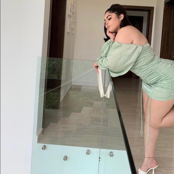 Meet your Posher, Mia - Picture 1 of 1